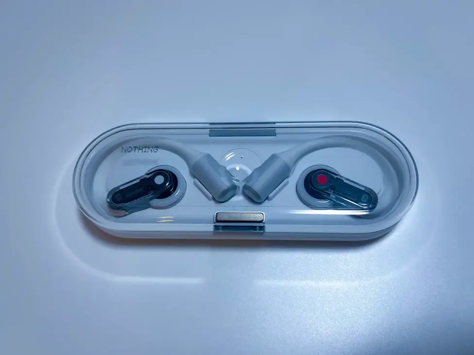 オープンイヤーイヤホンの写真